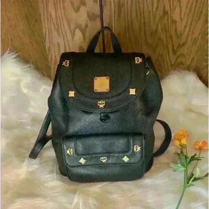 🔥 MCM Backpack 🔥 heart 💕